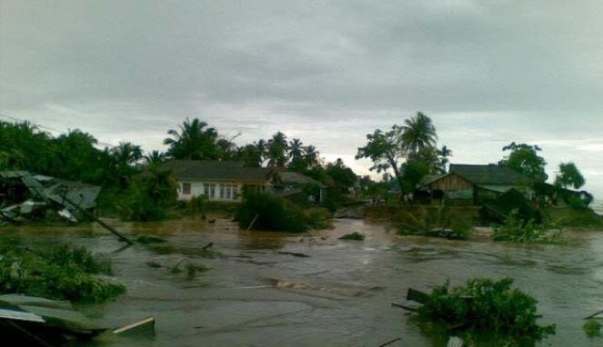 banjir-bandang-di-pesisir-selatan-padang