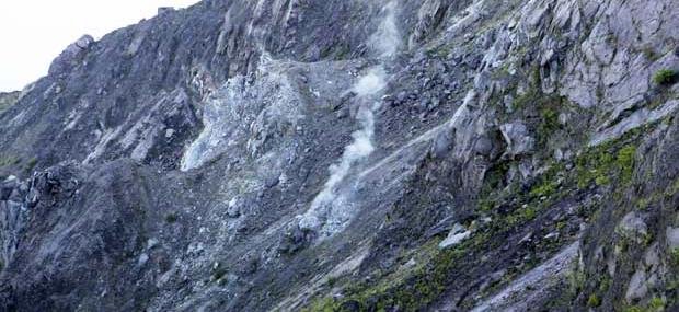 kawah-gunung-rokatenda